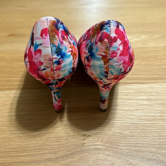 Life Stride Soft System Floral Heels - Picture 4 of 7